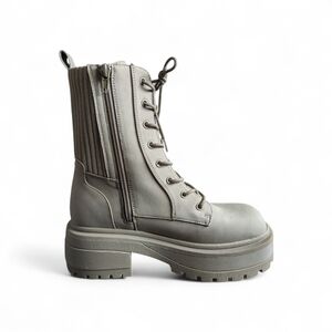 NWOT Stylish Green Women's Boots Size 6.5